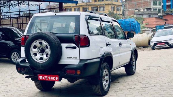 2004 Nissan Terrano