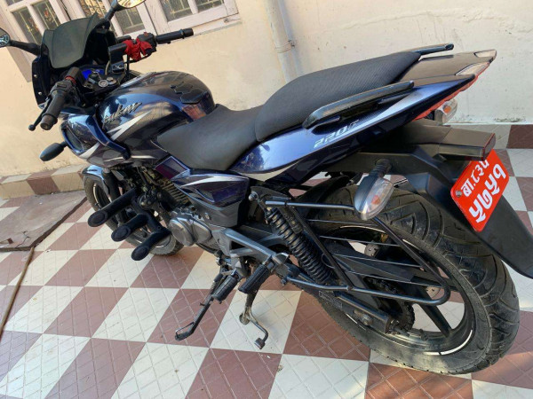 Pulsar 220F on Sale 